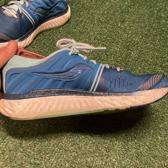 Saucony Hurricane 22 running shoes women’s size 8 wide (OKPM-12-006) - Picture 8 of 13